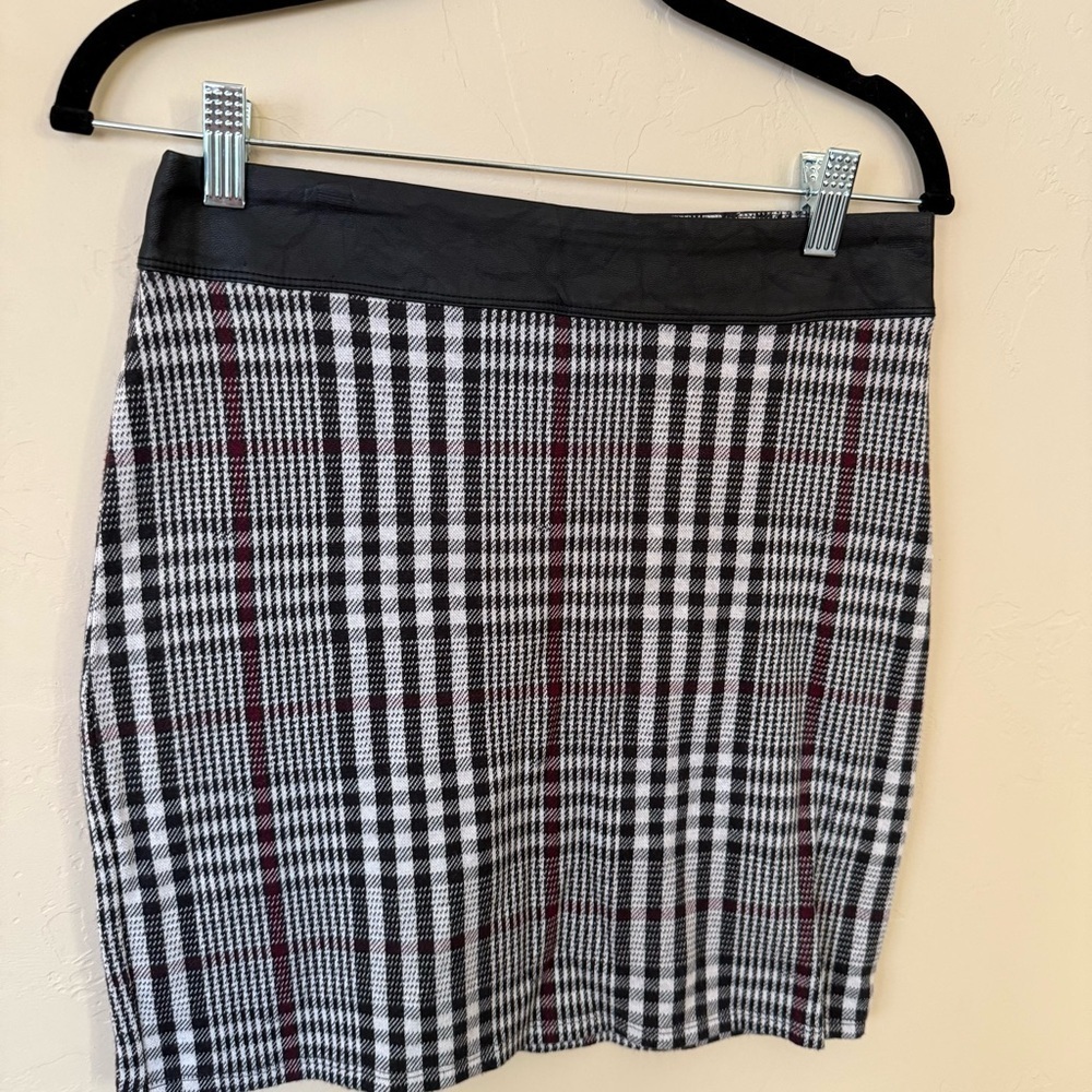 Abercrombie & Fitch Plaid Mini Skirt – Size M - Picture 3 of 5